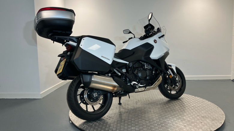 Honda NT1100 Manual (22 Model Year)